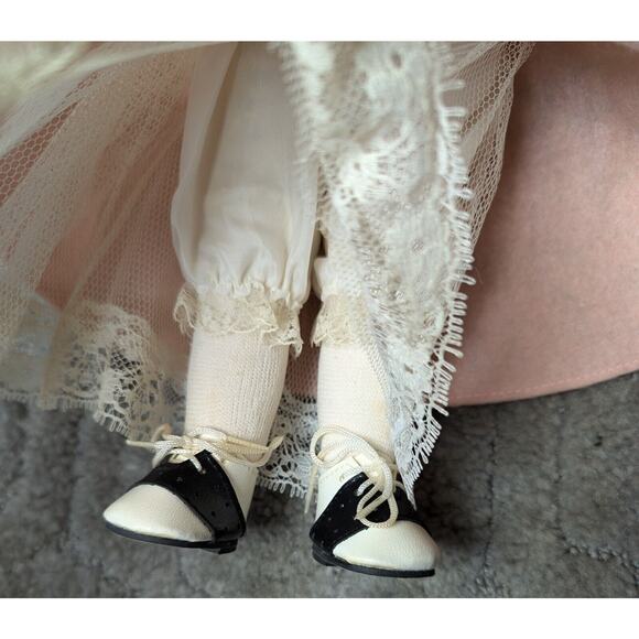 Geppeddo Porcelain Kissing Dolls JOHNNY & SUZY 1950's Sock Hop Style Ltd Edition - Picture 11 of 12